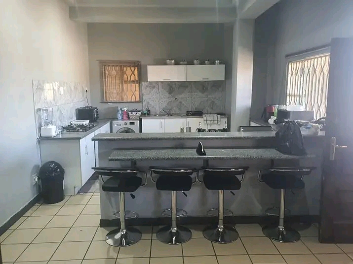 2 bedroom apartment to let
a 2 large bedroom  in Benoni
