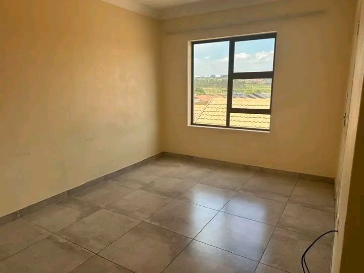Bachelor available for rental (5min walk to b  in Birch Acres
