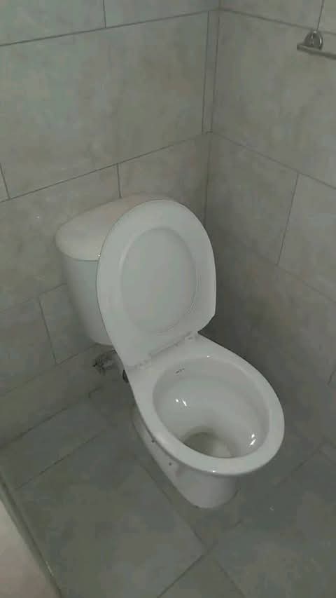 Open plan bachelor available in ext 45 north   in Clayville