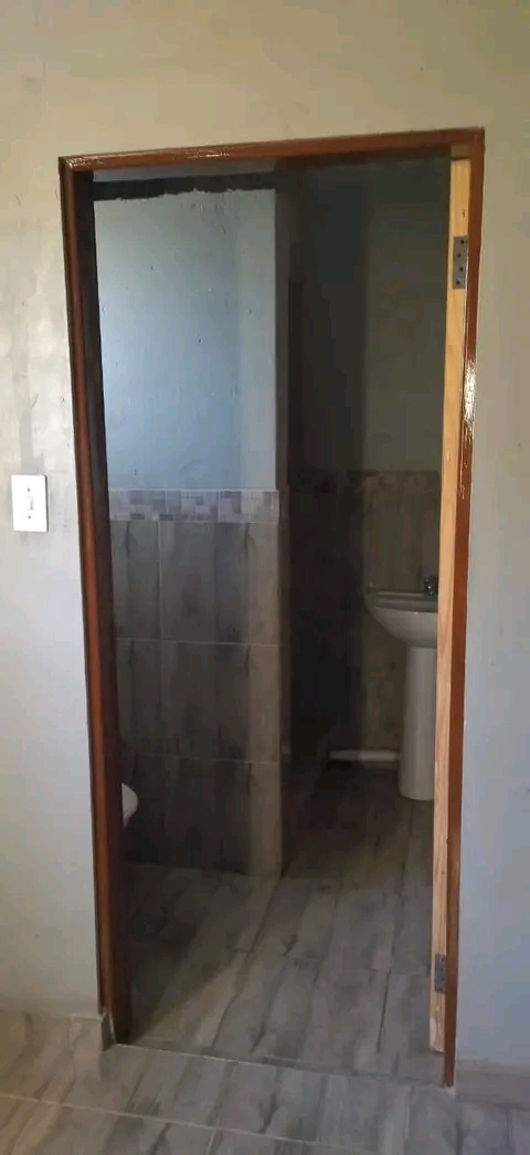 Cottage
rent r4000
deposit same 

  spaci  in Dawn Park