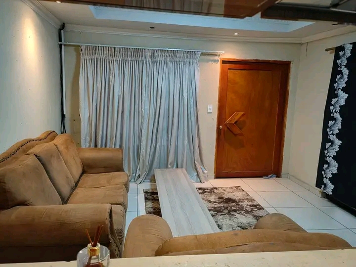 A spacious family house available to rent
ar  in Vosloorus