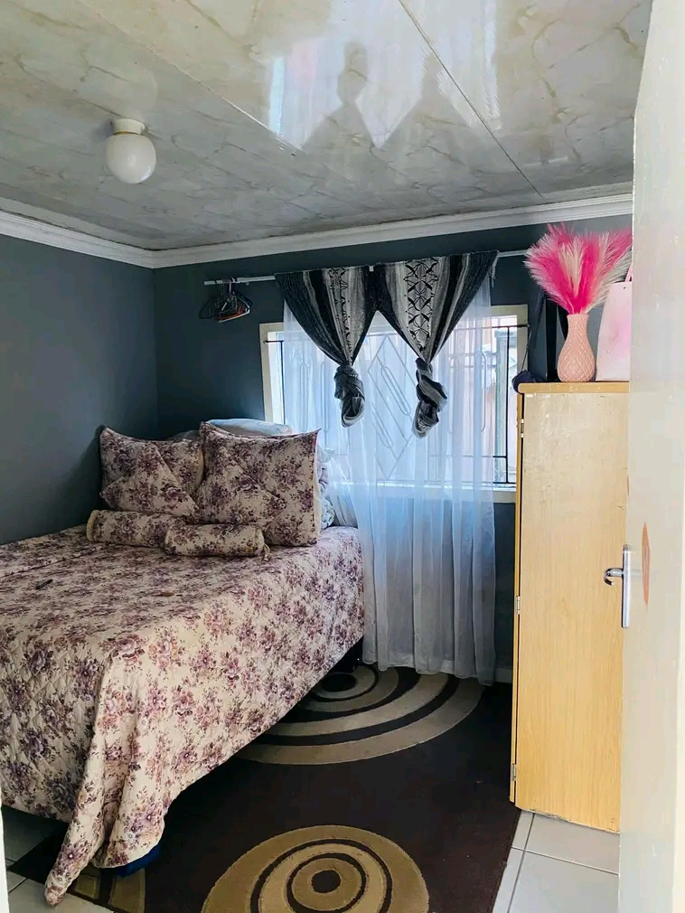 2 bed room rdphouse  to rent
rent r4500
dep  in Cosmo City