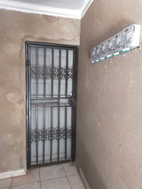 Bachelor unit available for rental at ext4 .   in Protea Glen