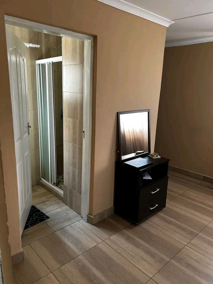 📍rental  strydom street 
1 bedroom cottag  in Norkem Park