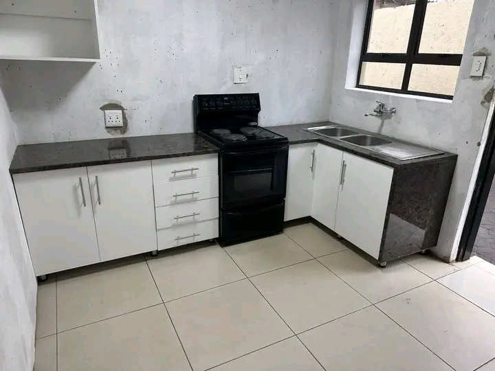 House to rent.. r6000 and deposit required wa  in Emdeni