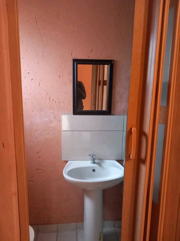 A spacious bachelor pad in ext 6 is available  in Cosmo City