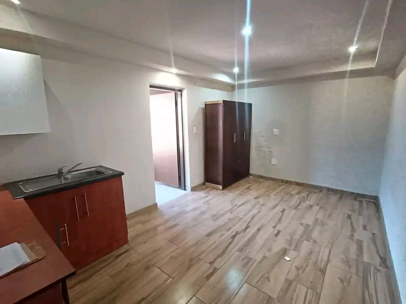 Rental: r3200

deposit: r3200

admin: r60  in Birch Acres