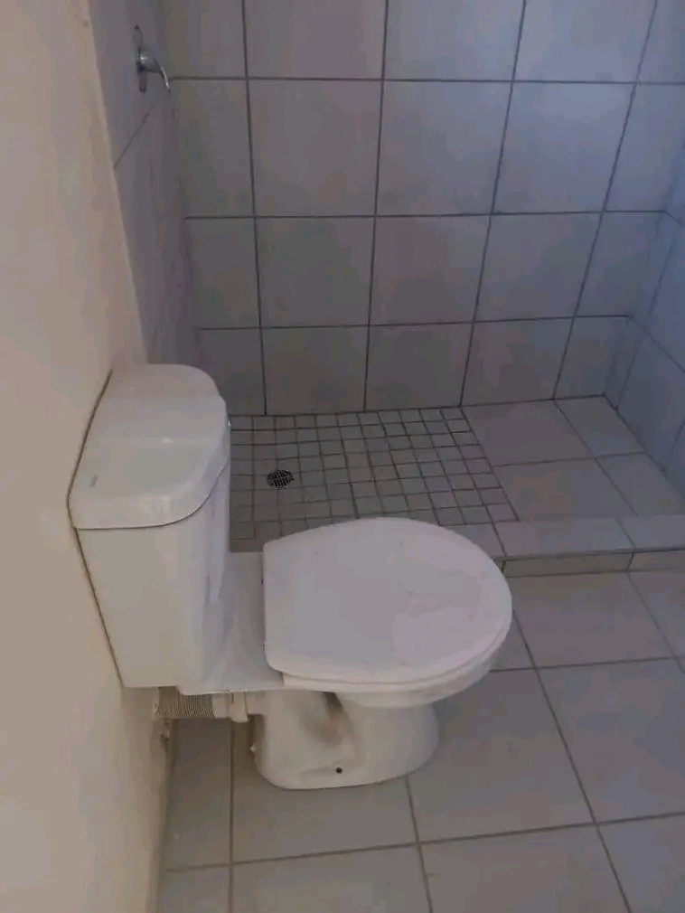 Cottage available ext 9
whatsapp me
rati is  in Cosmo City