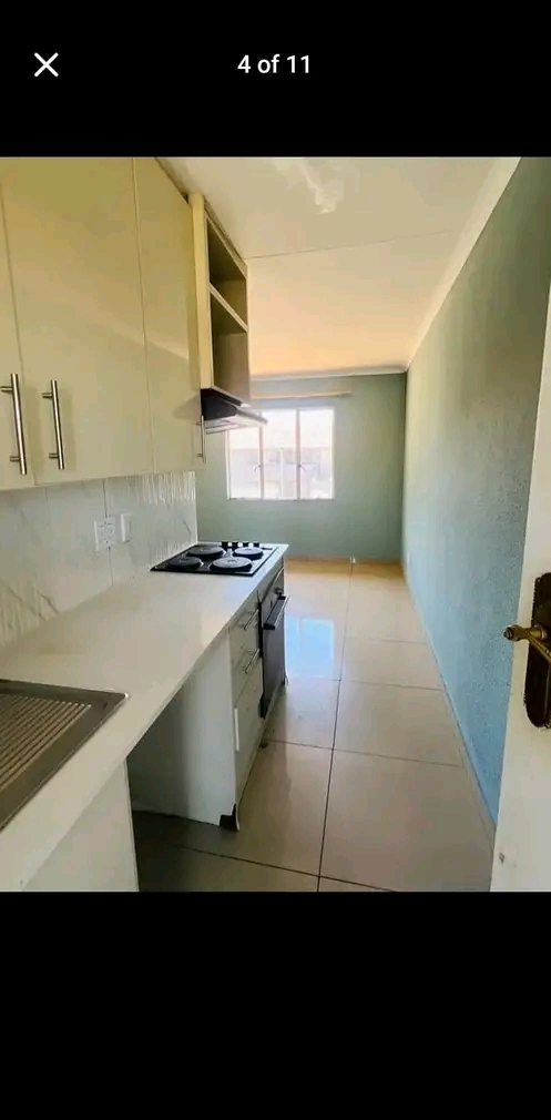 •fitted kitchen with a 4 plate stove 
•f  in Glen Marais Kempton