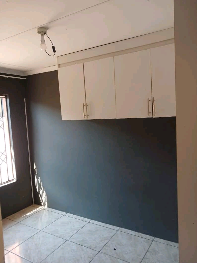 Ext 4  whatsupp me
rent r5500 
deposit r550  in Fleurhof