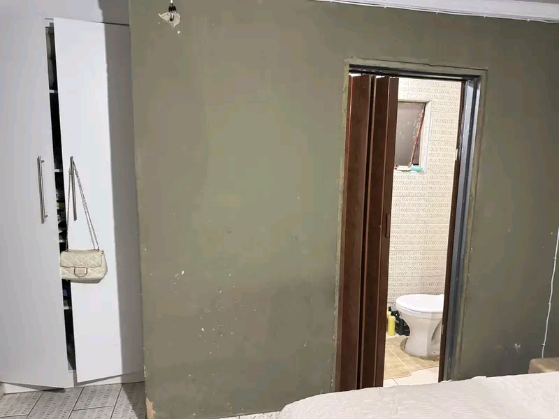 Room available to rent. it comes with wardrob  in Sky City