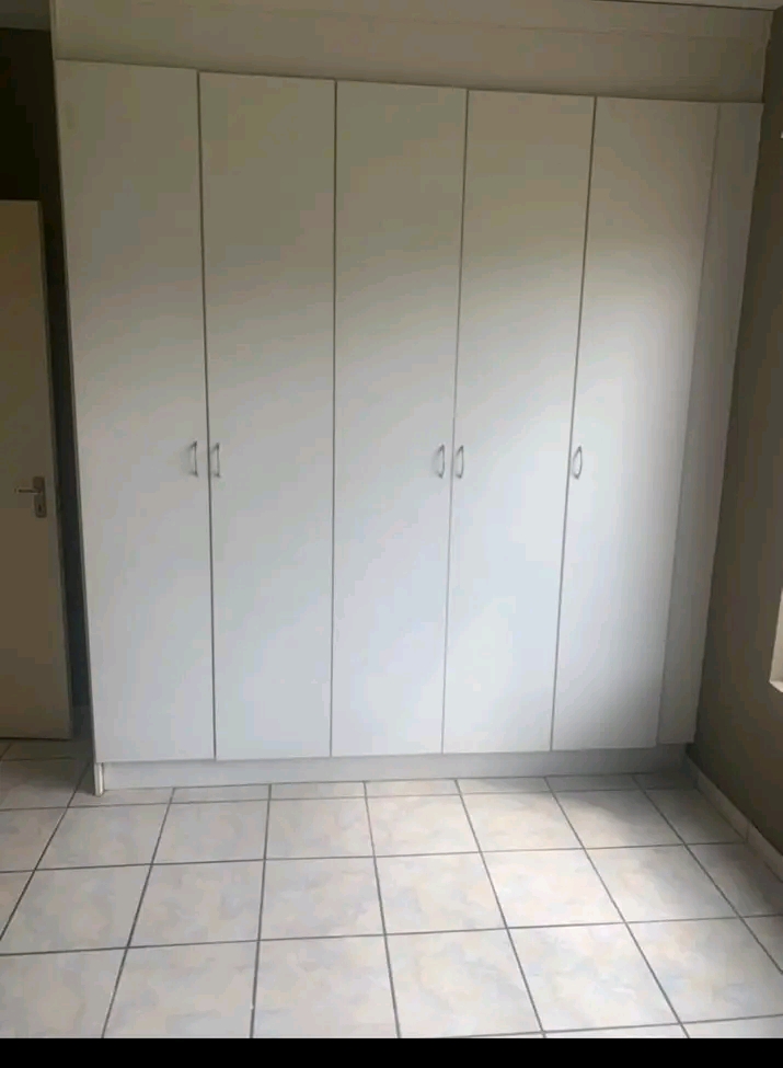 This gorgeous and clean apartment is located   in Birchleigh