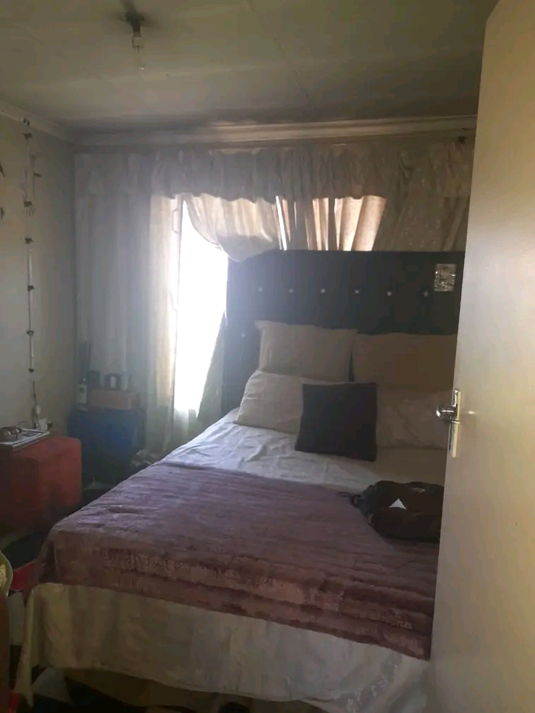Area: ext25📍
rental price r5500 plus depo  in Vosloorus