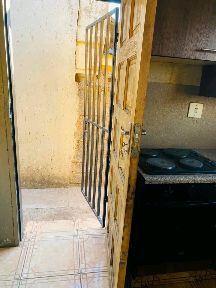 Hi guys i have one bedroom available for r260  in Clayville