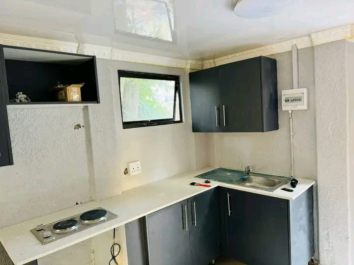 2 fitted bedroom house ,with kitchen, lounge   in Norkem Park
