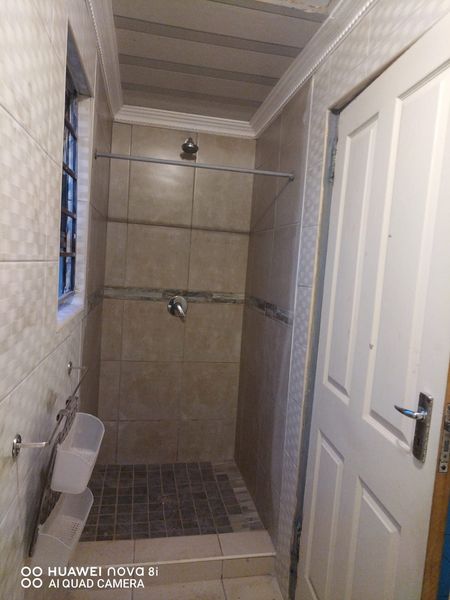 Spacious open plan ensuit available immediate  in Protea Glen