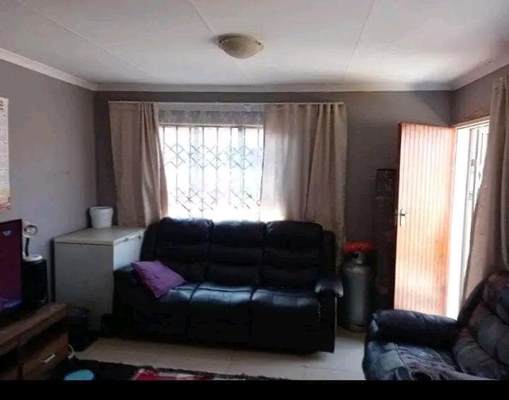 Rental :r5500 plus deposit
kitchen 
3 bedro  in Windmill Park