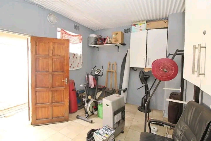 This beautiful 3 bedroom, 1 bathroom, kitchen  in Germiston