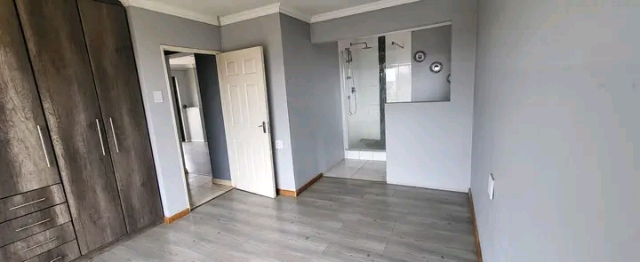 Double story rental. empty & available immedi  in Vosloorus