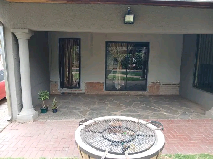A very spacious  bachelor in a quiet boomed a  in Old Birch Acres