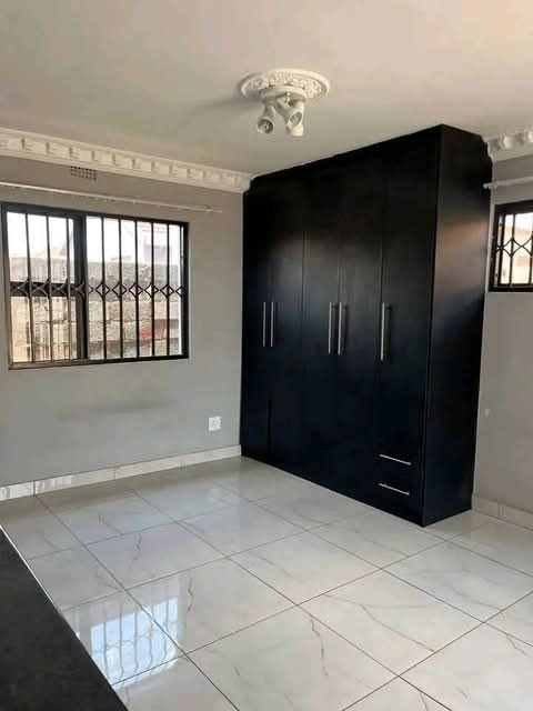 Spacious room to rent in c.e.5
r2,500 /pm |   in Vanderbijlpark