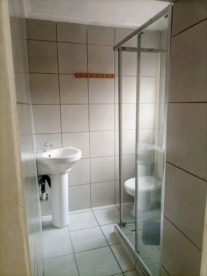 Charming 2 bedroom cottage available
discove  in Kensington