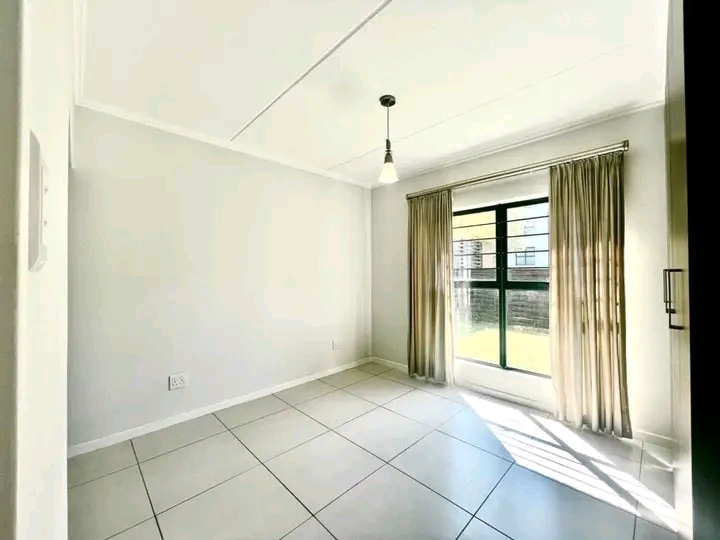**3 bedroom 2 bath apartment for rent for r12  in Fourways