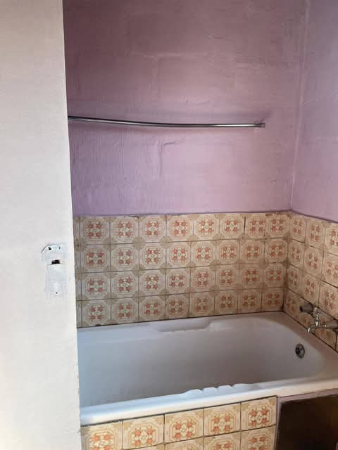2 bedroom house for rent 
location: ext 14   in Vosloorus