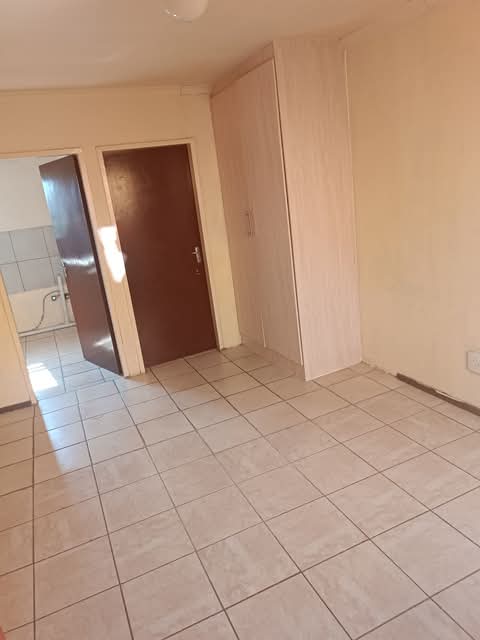 Room available for occupation in ext 27  on i  in Clayville