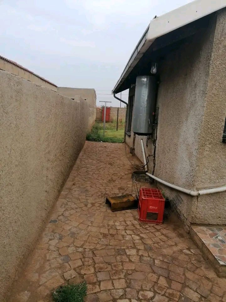 2 bedroom 1 bath house for rent in green vill  in Soweto