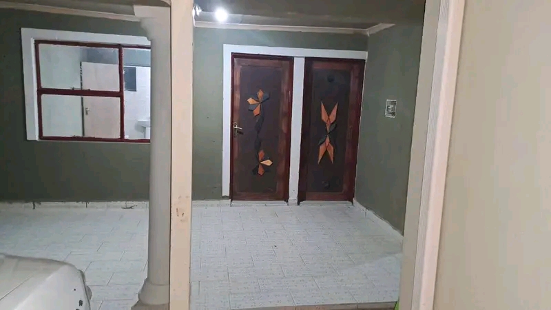 Room available to rent. it comes with wardrob  in Sky City