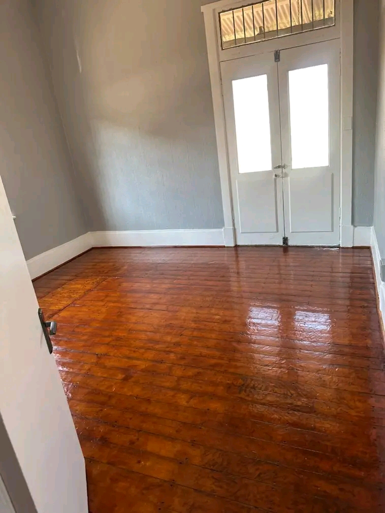 Newly renovated room s to let in bellevue eas  in Yeoville
