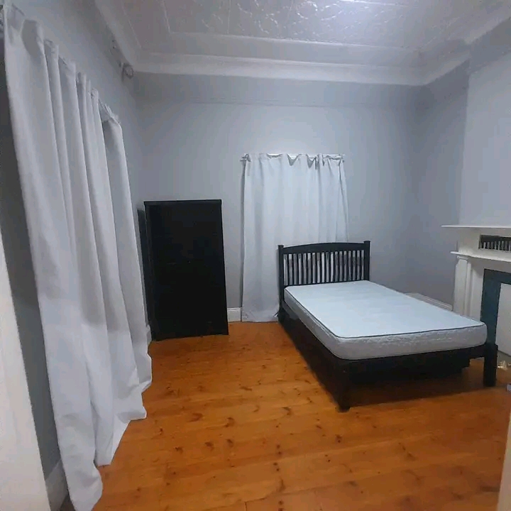 Large furnished room in upmarket commune 
re  in Jeppestown