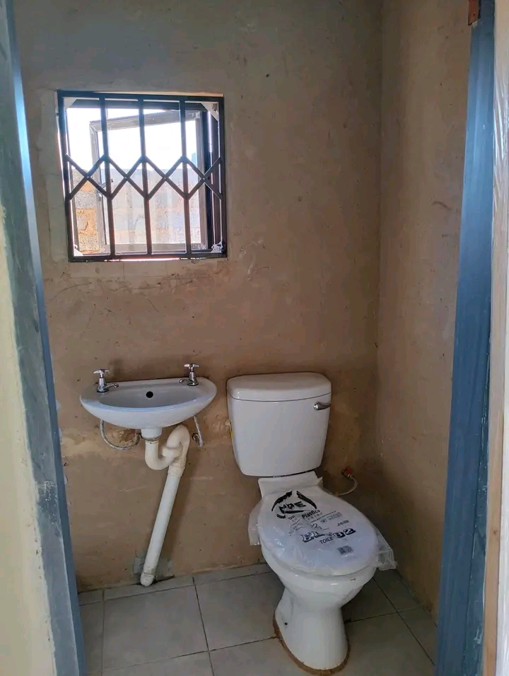 Rooms available to rent in ext 7b close to tr  in Orange Farm