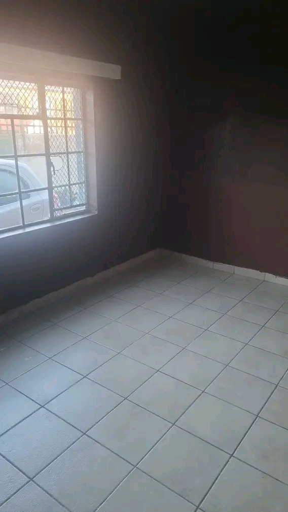 Room to let at 24 president and garden has to  in Turffontein