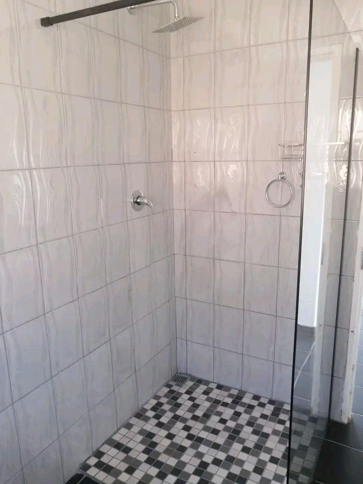 2 bedroom 1 bathroom open plan kitchen lounge  in Midrand