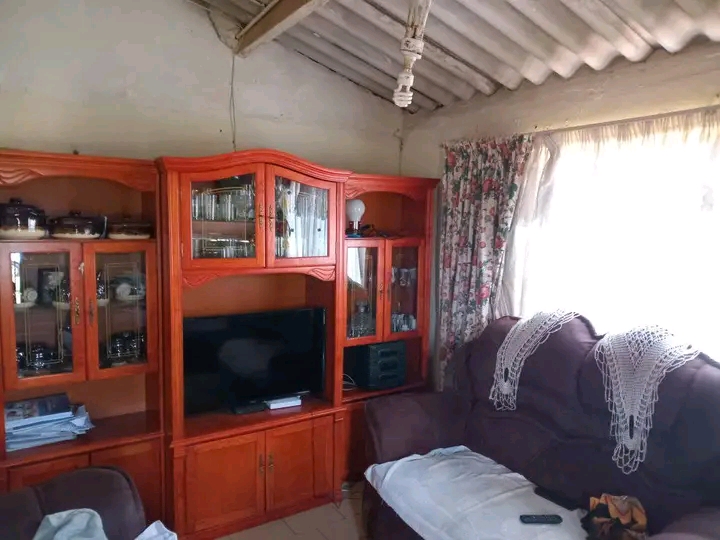 2;bedroom house zone 3 
r2000 rent
r1500 de  in Sebokeng