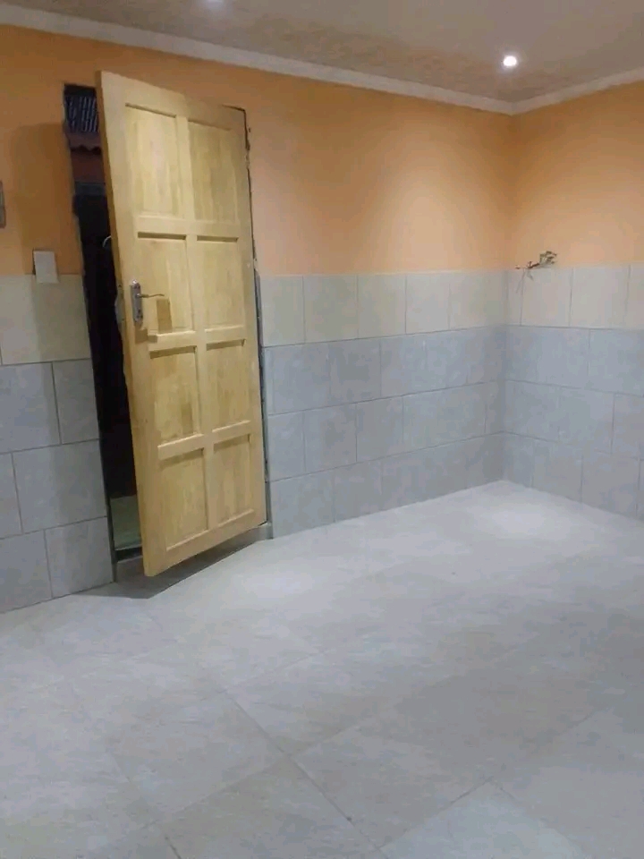 Room to rent at ext2 next to zcc church 2500  in Kaalfontein