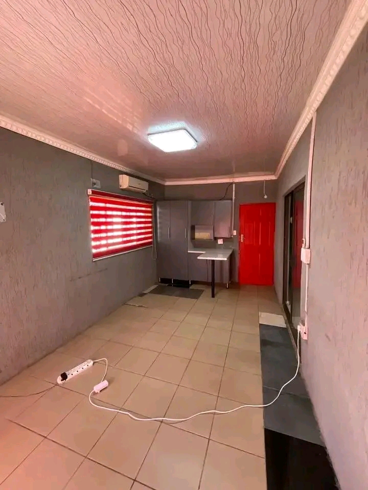 3000 double garage to rent immediately 
depo  in Chiawelo