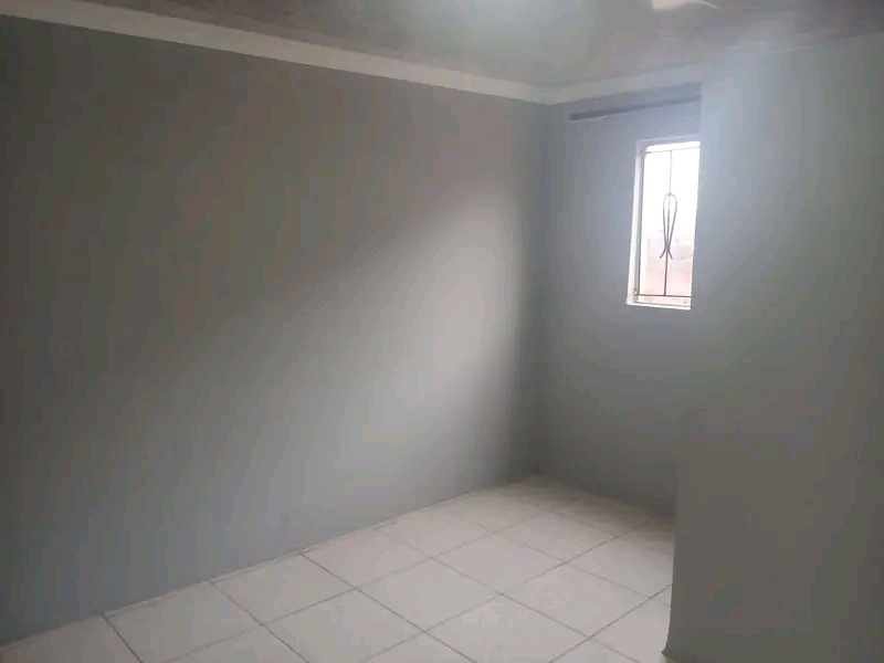 1 separate bedroom cottage with shower ,toile  in Birch Acres