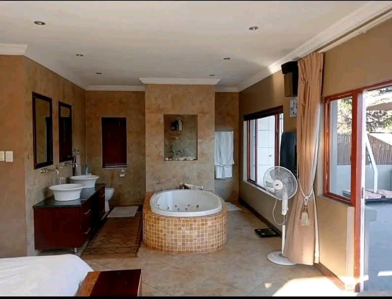A stunning fully furnished 4 bed and 3 bath s  in Randburg