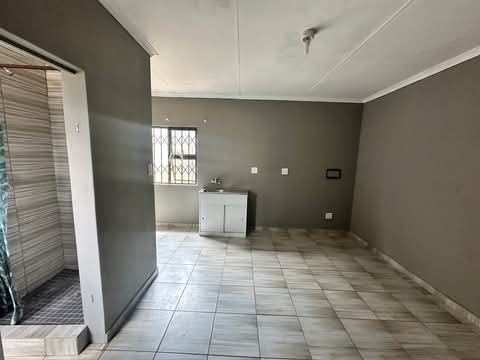 🏠 en-suite to rent
📍 ext 27, soweto
�  in Protea Glen