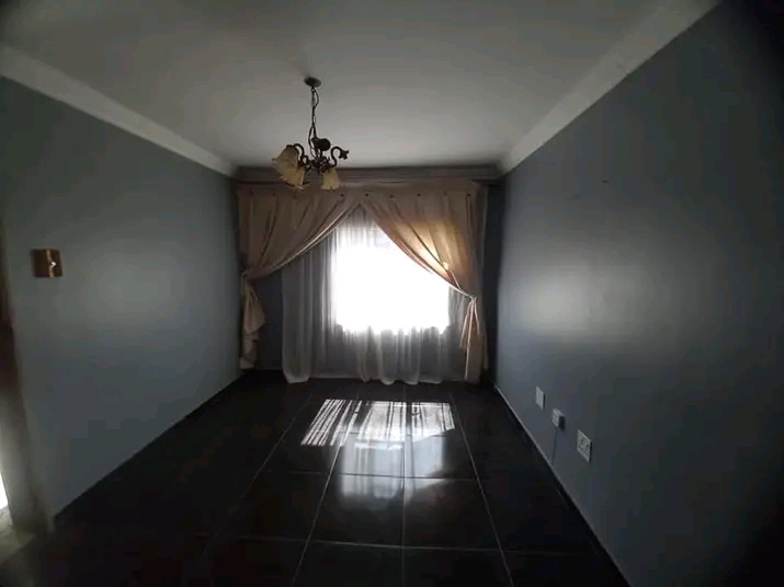 A well-kept 3 bedrooms, open plan kitchen and  in Soweto