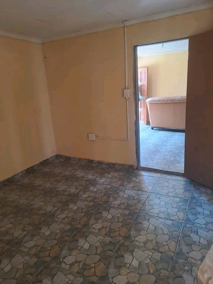 2 big room to rent at lekaneng extension, par  in Tembisa