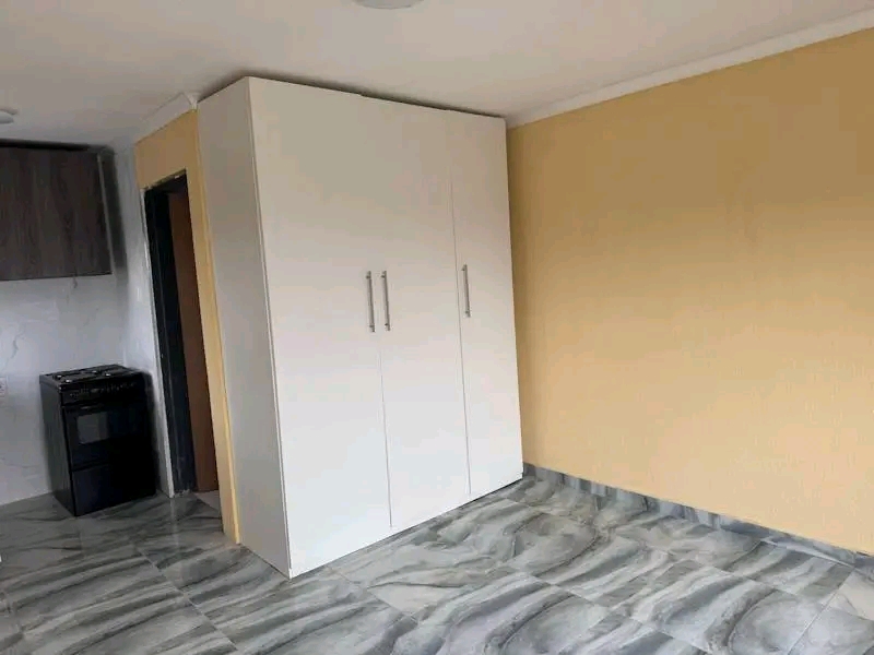 1 spacious  room 
built in wardrobe
lounge   in Sky City