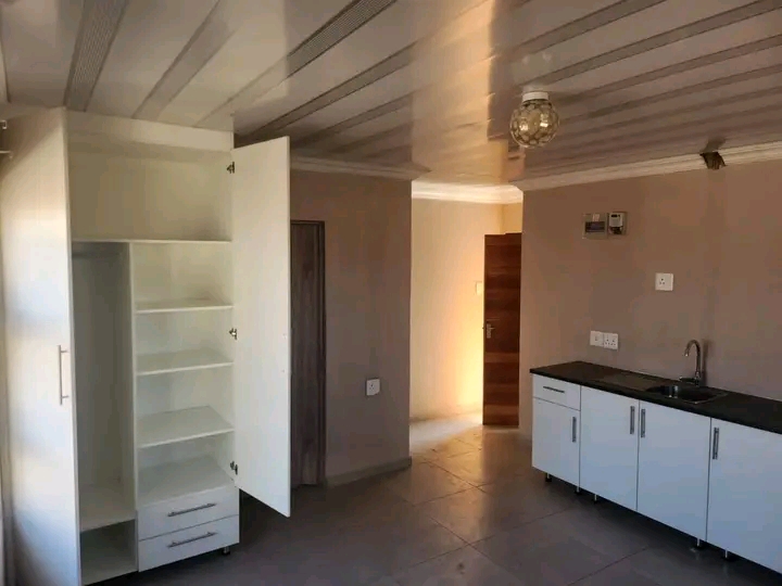Teanong(near swazi inn) bachelor room availab  in Tembisa