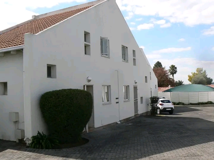 1 bedroom duplex unit available in johannesbu  in Lyndhurst