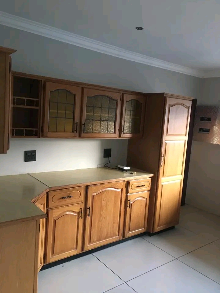 Beautiful modern 3 bed house for rent on a sh  in Elandspark