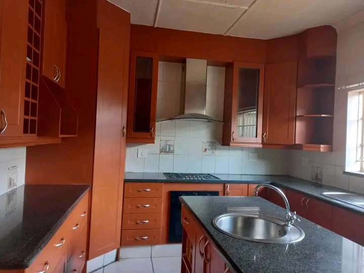 A spacious 3 bedroom stand alone house  💯   in Kempton Park