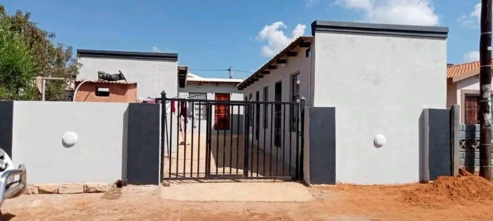 Room available at nellmapius ext 24
call 082  in Mamelodi